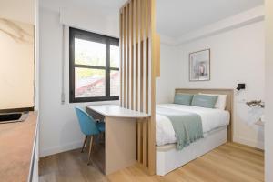 Ένα ή περισσότερα κρεβάτια σε δωμάτιο στο Square Rooms by Charming