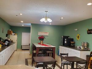 Η κουζίνα ή μικρή κουζίνα στο McPherson Inn