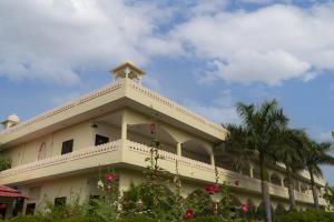 Το κτήριο όπου στεγάζεται  το θέρετρο +7 φωτογραφίες