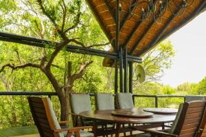 Μπαλκόνι ή βεράντα στο Thaba Lodge Black Rhino Pilanesberg