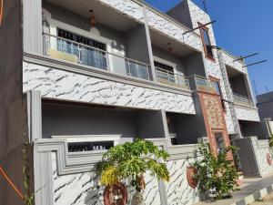 Το κτήριο όπου στεγάζεται  το διαμέρισμα