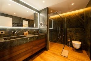 Et badeværelse på Villa Rita - vue Lac + 13 billeder