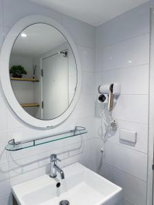 Ένα μπάνιο στο Cozy room at Hillside2 Condo