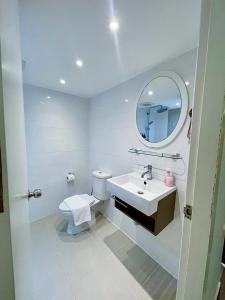 Ένα μπάνιο στο Cozy room at Hillside2 Condo