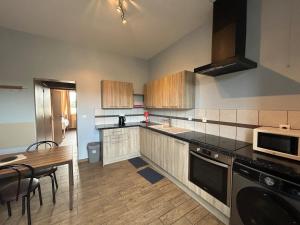 Una cocina o cocineta en Gîte 2 couchages Idéal pro BTP Tancarville