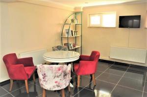 Μια τηλεόραση ή/και κέντρο ψυχαγωγίας στο Çanakkale Narçiçeği Pansiyon