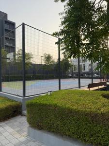 Εγκαταστάσεις για τένις ή/και σκουός στο Beautiful studio at aljada community ή εκεί κοντά