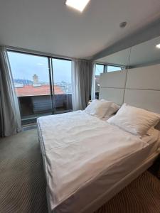 En eller flere senge i et værelse på City Central Krakovska Residence