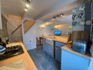 Køkken eller tekøkken på Sea-AH-na Side Cottage