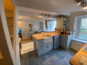 Køkken eller tekøkken på Sea-AH-na Side Cottage