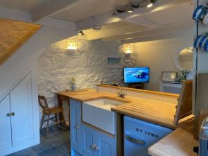 Et tv og/eller underholdning på Sea-AH-na Side Cottage