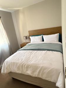 Ένα ή περισσότερα κρεβάτια σε δωμάτιο στο Kloppenheim Sectional Lifestyle Complex +4 φωτογραφίες