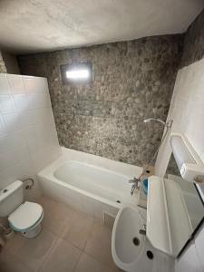 Phòng tắm tại lake view, comfortable artistic design