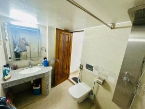 Ένα μπάνιο στο Momota 3Bd, 3Bath Entire Flat +5 φωτογραφίες