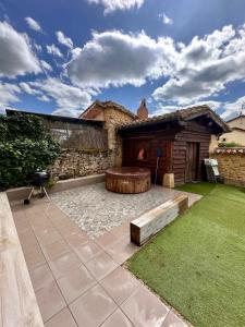 a garden with a circular bench and a building at CASA RURAL PALACIO LOS LABREQUINES in Villacomparada de Rueda +39 photos