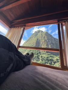 Nespecifikovaný výhled na hory nebo výhled na hory při pohledu z chaty