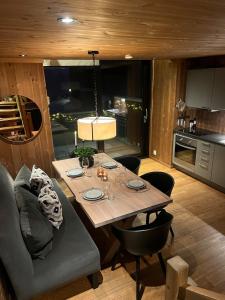 Η κουζίνα ή μικρή κουζίνα στο Charming and modern ski-in ski-out cottage