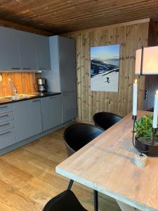 Η κουζίνα ή μικρή κουζίνα στο Charming and modern ski-in ski-out cottage +18 φωτογραφίες