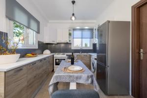 Η κουζίνα ή μικρή κουζίνα στο Destinys Village I