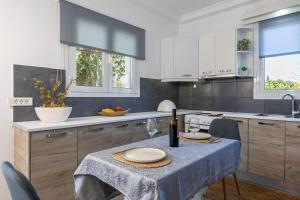 Η κουζίνα ή μικρή κουζίνα στο Destinys Village I