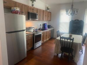 Η κουζίνα ή μικρή κουζίνα στο Peaceful Cabin home +5 φωτογραφίες