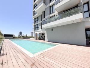 a house with a swimming pool next to a building at Dpto con piscina a pasos del Shopping del Sol in Asuncion