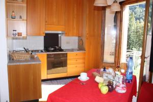 Kuchyň nebo kuchyňský kout v ubytování casa Laura + 2 fotografie