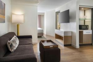 TV a/nebo společenská místnost v ubytování Springhill Suites by Marriott State College