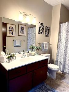 Koupelna v ubytování Loft on Lake Ave