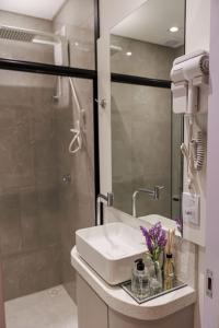 a bathroom with a sink and a shower at Apartamento 401 wiithhoeftf in Pomerode +17 photos