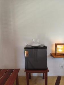 a table with glasses on top of a box at Villa Tarifa Icaraizinho in Amontada