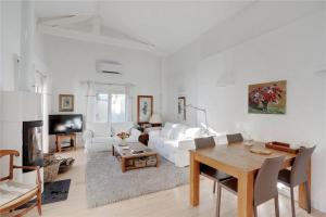Гостиная зона в Le Cabanon Cap d Antibes 80 m de la plage +22 фотографии
