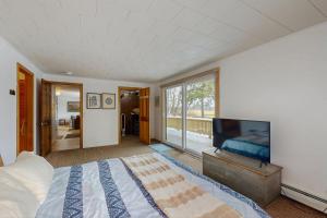 a bedroom with a large bed and a flat screen tv at The Prospect House in Bethlehem