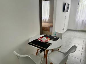 a small white table and chairs in a room at Apartamento nuevo en La Patria in Armenia