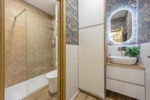 Et badeværelse på Apartamentos Brisas de Cádiz 1 + 12 billeder