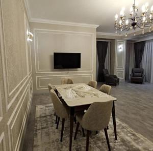 TV a/nebo společenská místnost v ubytování Ayta Prince Apartment