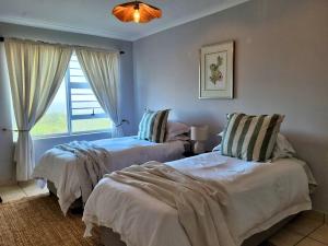 Ένα ή περισσότερα κρεβάτια σε δωμάτιο στο Silvertree Collective Ocean and Mountain View