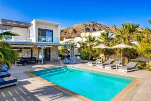 Swimmingpoolen hos eller tæt på Villa Apollon Lindian Palm by Villa Plus