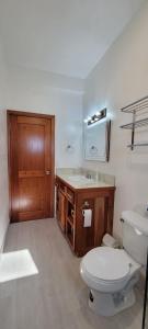 Ένα μπάνιο στο Lickety Split-Oceanview with Rooftop Escape +32 φωτογραφίες