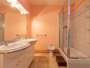 Gallery image of Maison cosy pour 6 pers à Loudenvielle avec Wifi gratuit, proche lac et Balnéa - FR-1-695-28 in Loudenvielle +6 photos