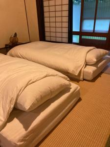 Ένα ή περισσότερα κρεβάτια σε δωμάτιο στο 農家民宿つじ屋