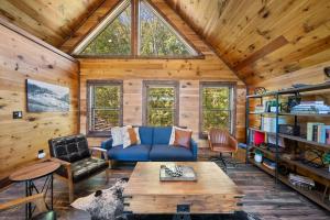 Χώρος καθιστικού στο Cranberry View Lodge