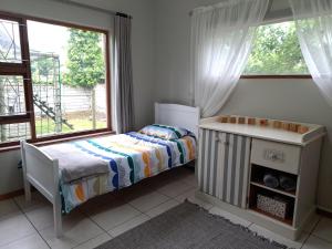 Ένα ή περισσότερα κρεβάτια σε δωμάτιο στο Family-Friendly House in George