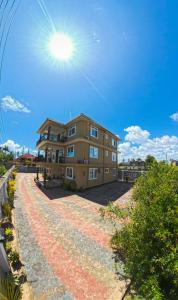 Hoone, kus hommikusöögiga majutusasutus asub