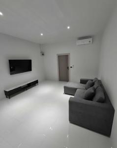 Et tv og/eller underholdning på Cozy Home Mukdahan