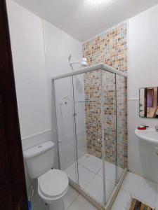 Ένα μπάνιο στο Casa espaçosa e aconchegante em Itacimirim