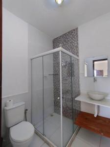 Ένα μπάνιο στο Casa espaçosa e aconchegante em Itacimirim