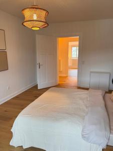 Postel nebo postele na pokoji v ubytování Cozy Apartment Klutert + 24 fotografií