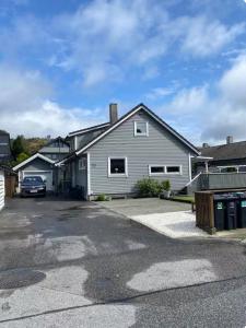 Το κτήριο όπου στεγάζεται  το διαμέρισμα