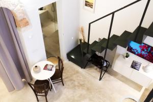 TV a/nebo společenská místnost v ubytování I Granai, dimora con vasca idromassaggio - Marea Stays Collection